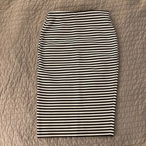 NWOT black and white striped Forever21 pencil skirt